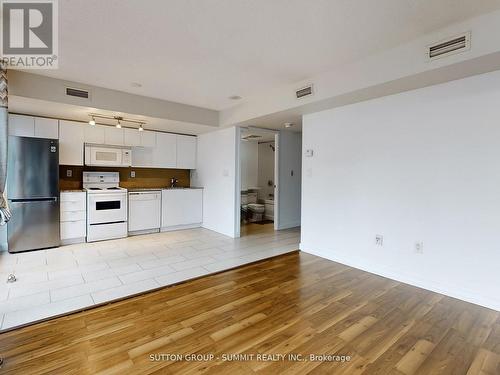 523 - 15 Brunel Court, Toronto, ON - Indoor Photo Showing Kitchen