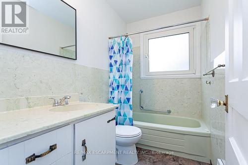 2285 Fassel Avenue, Burlington, ON - Indoor Photo Showing Bathroom