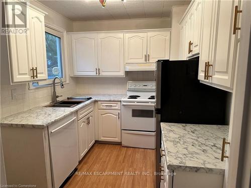 2285 Fassel Avenue, Burlington, ON - Indoor Photo Showing Kitchen With Double Sink