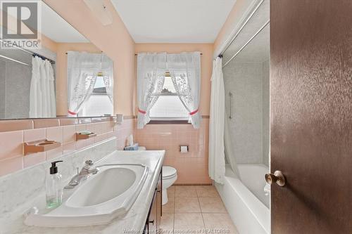 70 Fryer Street, Amherstburg, ON - Indoor Photo Showing Bathroom