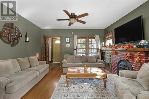 861 Glidden, Windsor, ON - Indoor Photo Showing Living Room With Fireplace