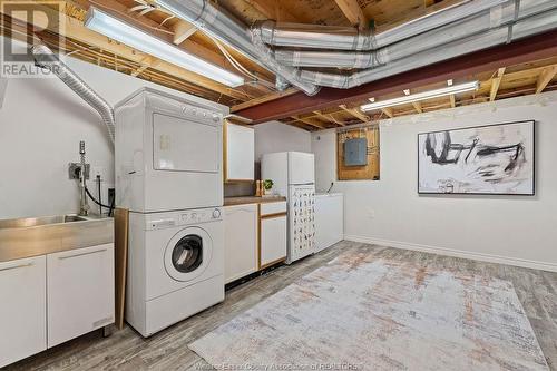 3296 Mckay Avenue, Windsor, ON - Indoor Photo Showing Laundry Room