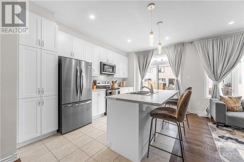 147 Pictou Crescent, Ottawa, ON - Indoor Photo Showing Kitchen With Stainless Steel Kitchen With Double Sink