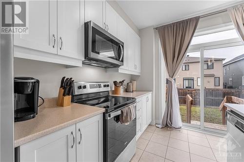 147 Pictou Crescent, Ottawa, ON - Indoor Photo Showing Kitchen