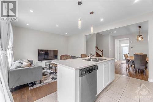 147 Pictou Crescent, Ottawa, ON - Indoor Photo Showing Kitchen With Double Sink