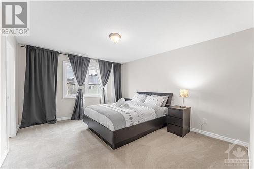 147 Pictou Crescent, Ottawa, ON - Indoor Photo Showing Bedroom