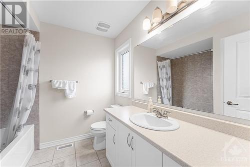 147 Pictou Crescent, Ottawa, ON - Indoor Photo Showing Bathroom