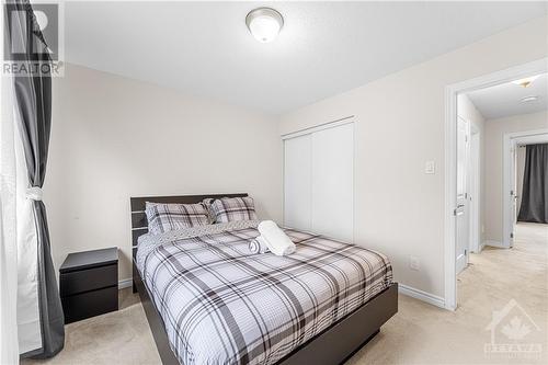 147 Pictou Crescent, Ottawa, ON - Indoor Photo Showing Bedroom