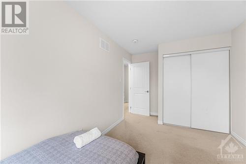 147 Pictou Crescent, Ottawa, ON - Indoor Photo Showing Bedroom