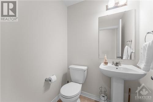 147 Pictou Crescent, Ottawa, ON - Indoor Photo Showing Bathroom