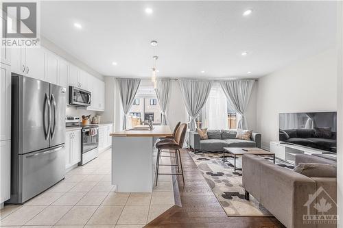 147 Pictou Crescent, Ottawa, ON - Indoor Photo Showing Kitchen With Stainless Steel Kitchen