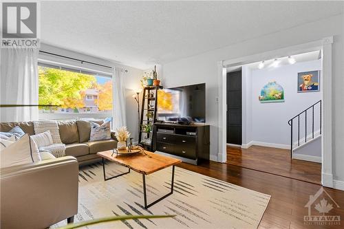 2336 Orient Park Drive Unit#68, Ottawa, ON - Indoor Photo Showing Living Room