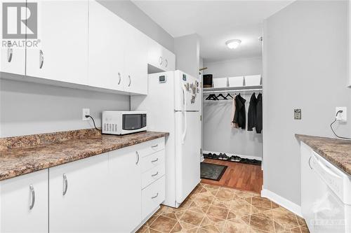 316 Lorry Greenberg Drive Unit#116, Ottawa, ON - Indoor Photo Showing Kitchen