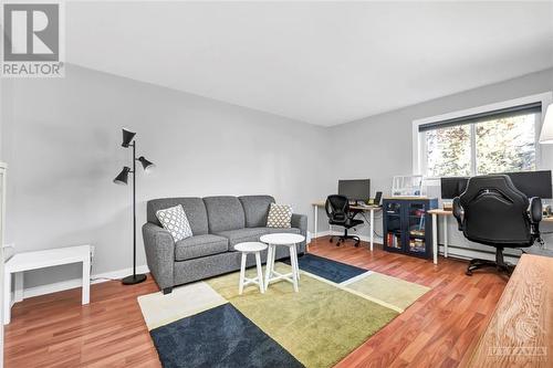 316 Lorry Greenberg Drive Unit#116, Ottawa, ON - Indoor Photo Showing Living Room