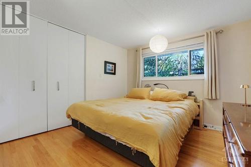 5 Beaumaris Drive, Ottawa, ON - Indoor Photo Showing Bedroom