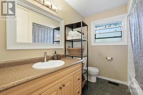 5 Beaumaris Drive, Ottawa, ON - Indoor Photo Showing Bathroom