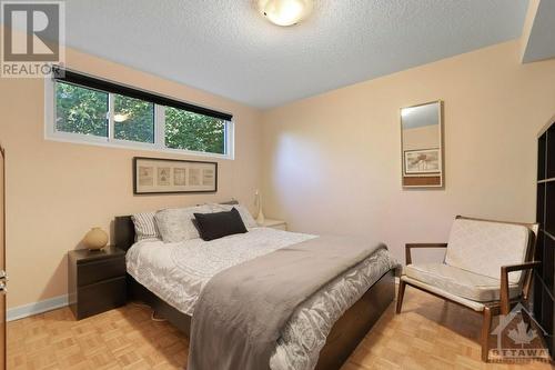 5 Beaumaris Drive, Ottawa, ON - Indoor Photo Showing Bedroom