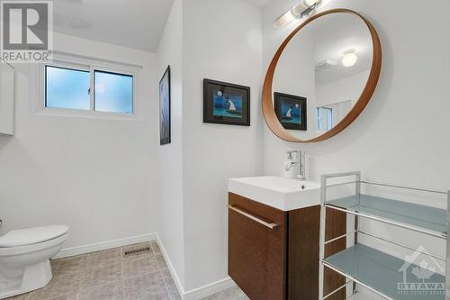 5 Beaumaris Drive, Ottawa, ON - Indoor Photo Showing Bathroom