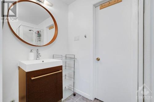 5 Beaumaris Drive, Ottawa, ON - Indoor Photo Showing Bathroom