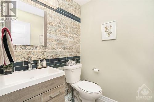 670 Jerome Jodoin Drive, Ottawa, ON - Indoor Photo Showing Bathroom