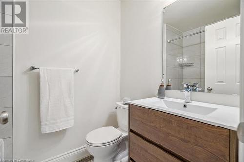 17 Winegarden Trail, Hamilton, ON - Indoor Photo Showing Bathroom