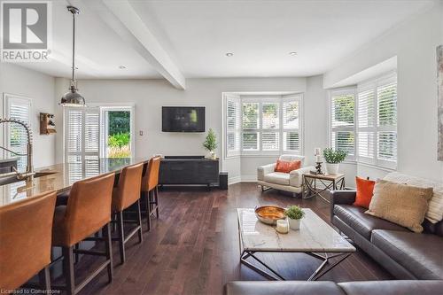 17 Winegarden Trail, Hamilton, ON - Indoor Photo Showing Living Room