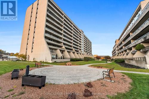 809 - 55 William Street E, Oshawa (O'Neill), ON - Outdoor