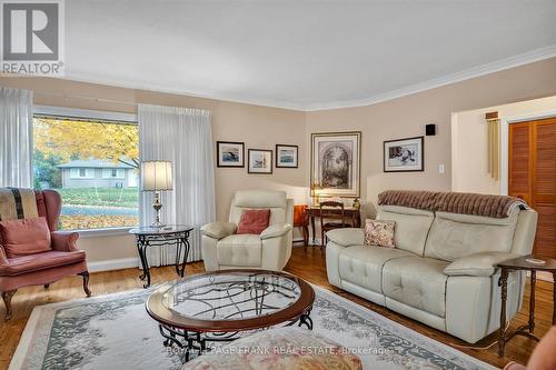 1365 Dobbin Avenue, Peterborough (Monaghan), ON - Indoor Photo Showing Living Room