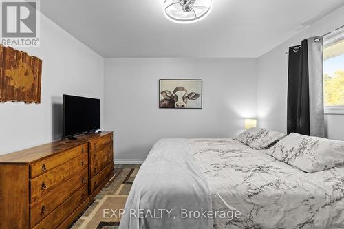 264 Warrington Road, Clearview, ON - Indoor Photo Showing Bedroom