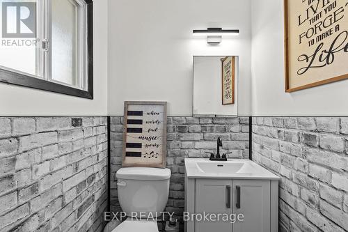 264 Warrington Road, Clearview, ON - Indoor Photo Showing Bathroom