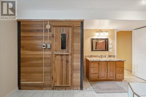 1413 Thistledown Road, Oakville, ON - Indoor Photo Showing Bathroom