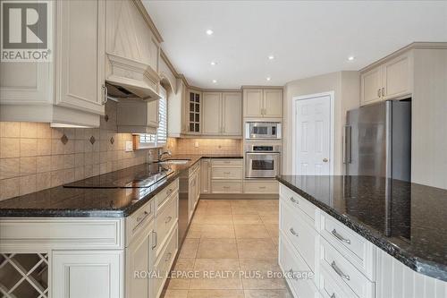 1413 Thistledown Road, Oakville, ON - Indoor Photo Showing Kitchen With Upgraded Kitchen