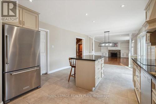 1413 Thistledown Road, Oakville, ON - Indoor Photo Showing Kitchen