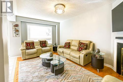 41 Hiberton Crescent, Brampton, ON - Indoor Photo Showing Living Room