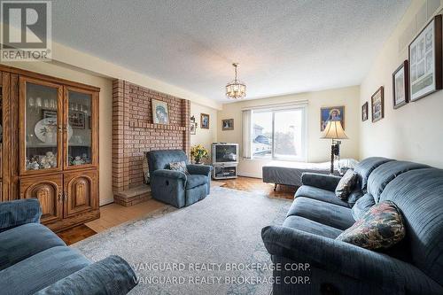 5 Norris Place, Toronto, ON - Indoor Photo Showing Living Room