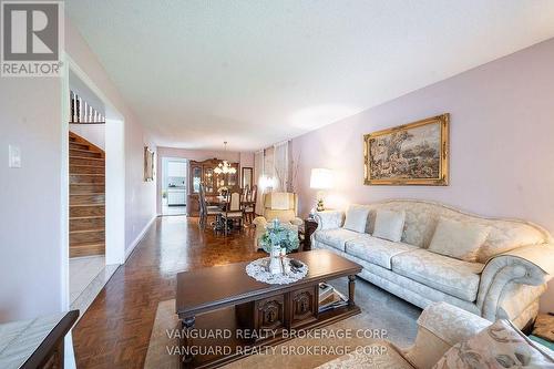 5 Norris Place, Toronto, ON - Indoor Photo Showing Living Room