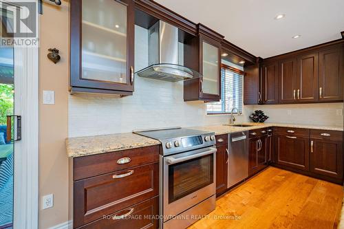 10 Baylor Crescent, Halton Hills, ON - Indoor Photo Showing Kitchen