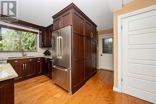 10 Baylor Crescent, Halton Hills, ON - Indoor Photo Showing Kitchen