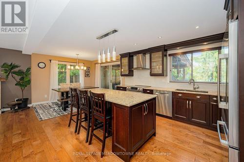 10 Baylor Crescent, Halton Hills, ON - Indoor Photo Showing Kitchen