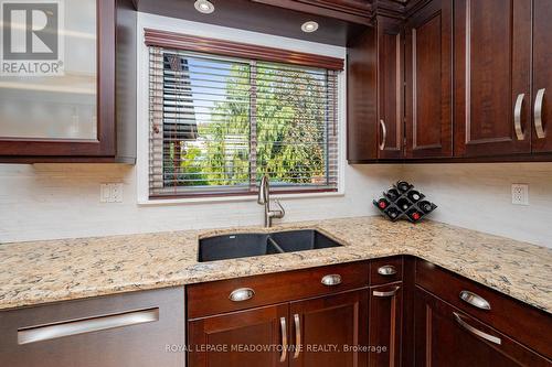 10 Baylor Crescent, Halton Hills, ON - Indoor Photo Showing Kitchen With Double Sink