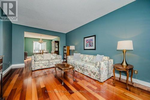 423 Parklane Road, Oakville, ON - Indoor Photo Showing Living Room