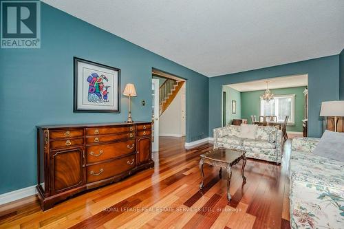 423 Parklane Road, Oakville, ON - Indoor Photo Showing Living Room