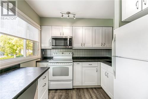 726 Auger Avenue Unit# A7, Sudbury, ON - Indoor Photo Showing Kitchen