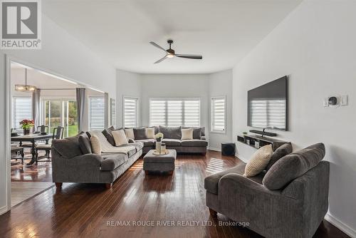 73 Songbird Crescent, Kawartha Lakes, ON - Indoor Photo Showing Living Room