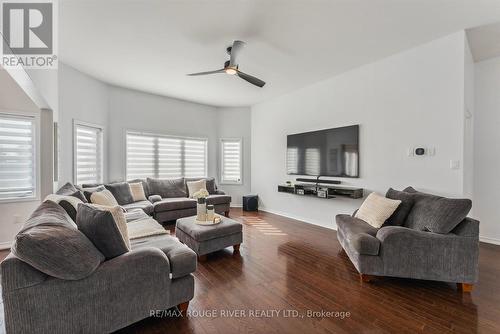 73 Songbird Crescent, Kawartha Lakes, ON - Indoor Photo Showing Living Room