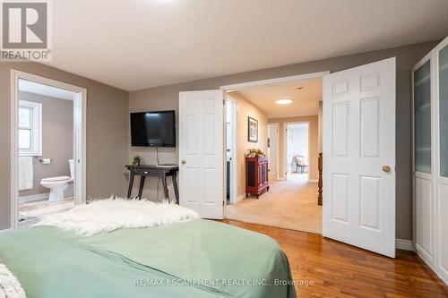 33 Cumminsville Drive, Hamilton, ON - Indoor Photo Showing Bedroom