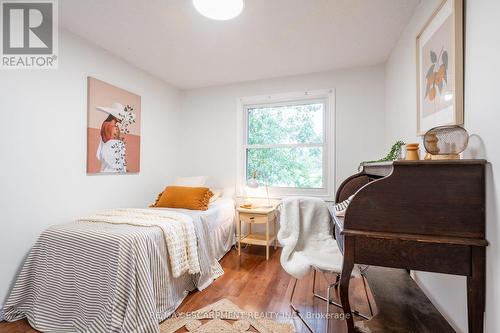 33 Cumminsville Drive, Hamilton, ON - Indoor Photo Showing Bedroom