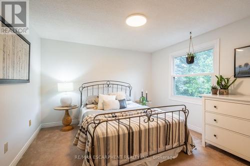 33 Cumminsville Drive, Hamilton, ON - Indoor Photo Showing Bedroom