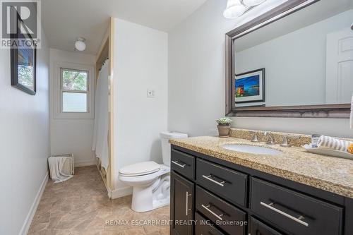 33 Cumminsville Drive, Hamilton, ON - Indoor Photo Showing Bathroom