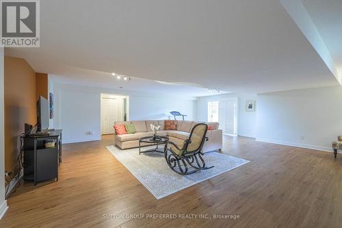 58 - 505 Blue Jay Drive, London, ON - Indoor Photo Showing Living Room